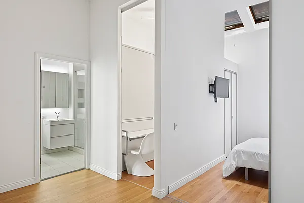 Sold by Douglas Elliman | media 22