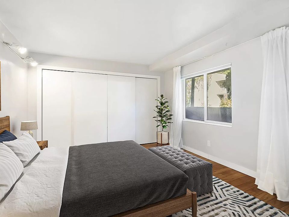 Virtually staged furniture