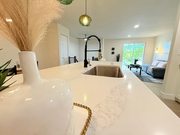4770 Newton Dr — Photo 12