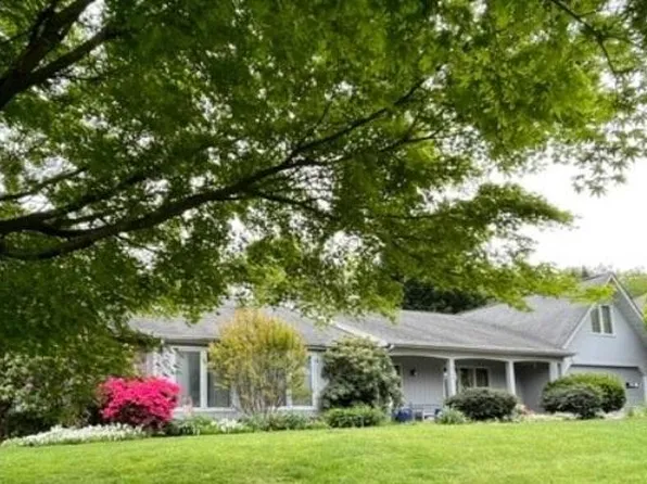 2120 Stone Mill Dr, Salem, VA 24153