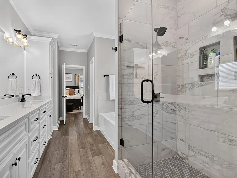 9025 Wooddale Dr — Photo 13