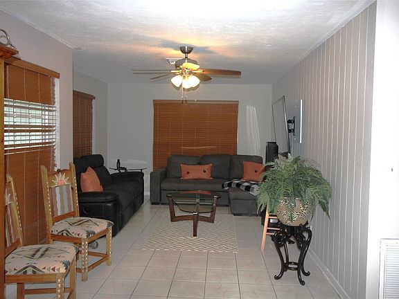 3rd image of 912 SE 16th Place