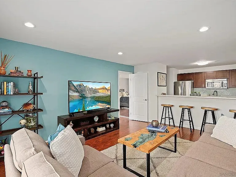 1645 Emerald St #1S — Photo 1