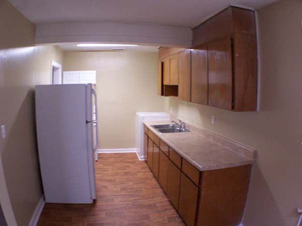 2nd image of 725 E 57th St