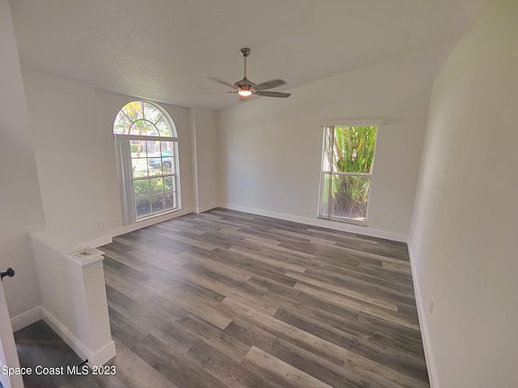 4th image of 944 Wimbledon Dr