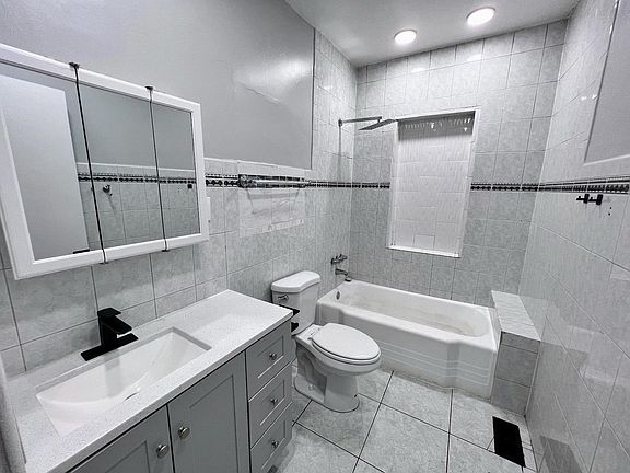 5th image of 4838 W Barry Ave #1F