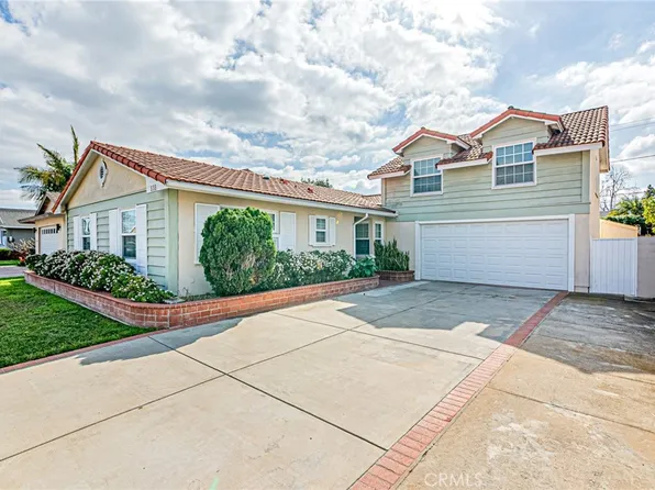 559 Traverse Dr, Costa Mesa, CA 92626