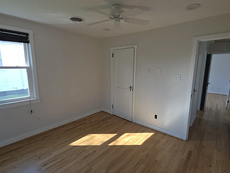 304 N River Rd — Photo 23