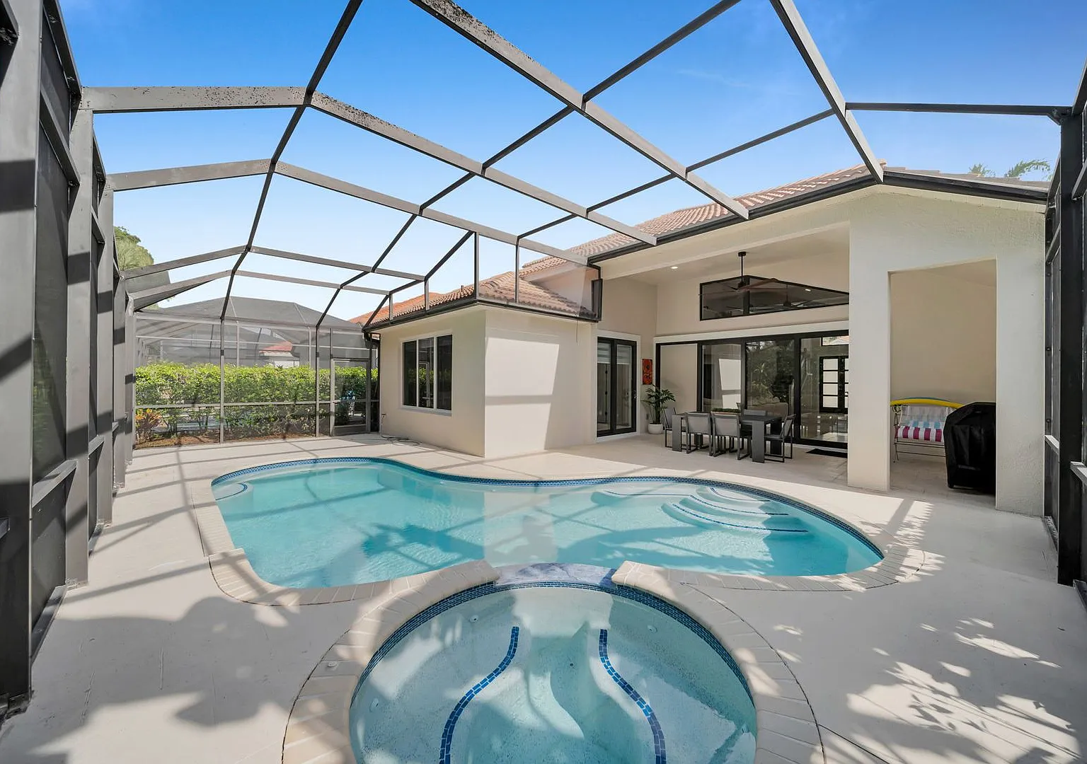 Fully Furnished 3 beds 3 bath Annual Rental with Private Heated Pool in Ventura Pelican Marsh — Photo 1