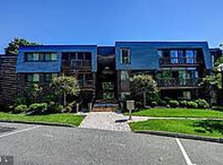 6 Stonehenge Cir APT 2, Baltimore, MD 21208