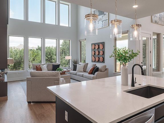 4th image of 317 Autumn Oak Way
