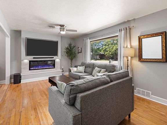 5th image of 413 Patricia Rd