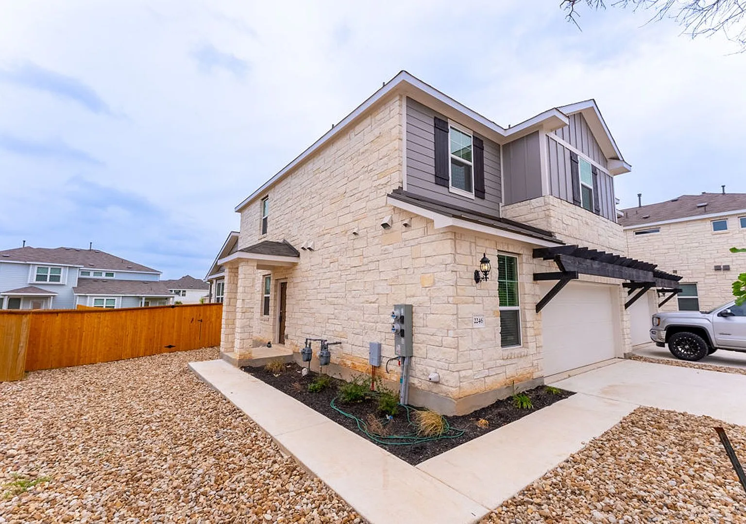 Stunning 4 Bed/2.5 Bath with 2 Living Areas in Leander! — Photo 4
