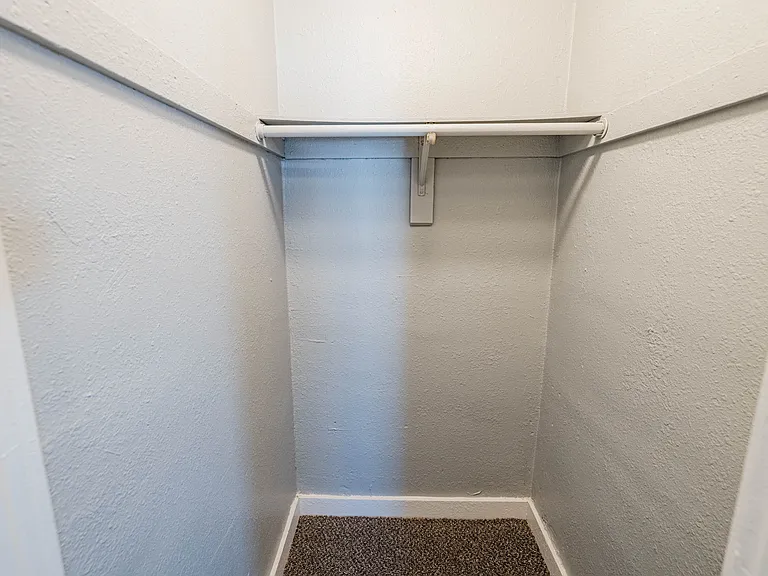 2215 Vinton St — Photo 15