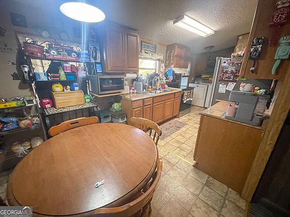 3rd image of 465 Hines Rd