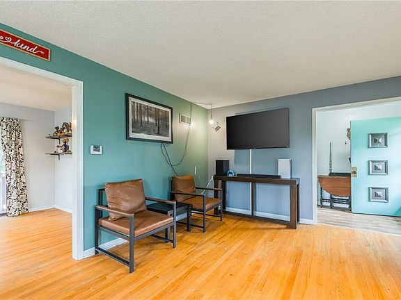 5th image of 5017 N Fremont Ave
