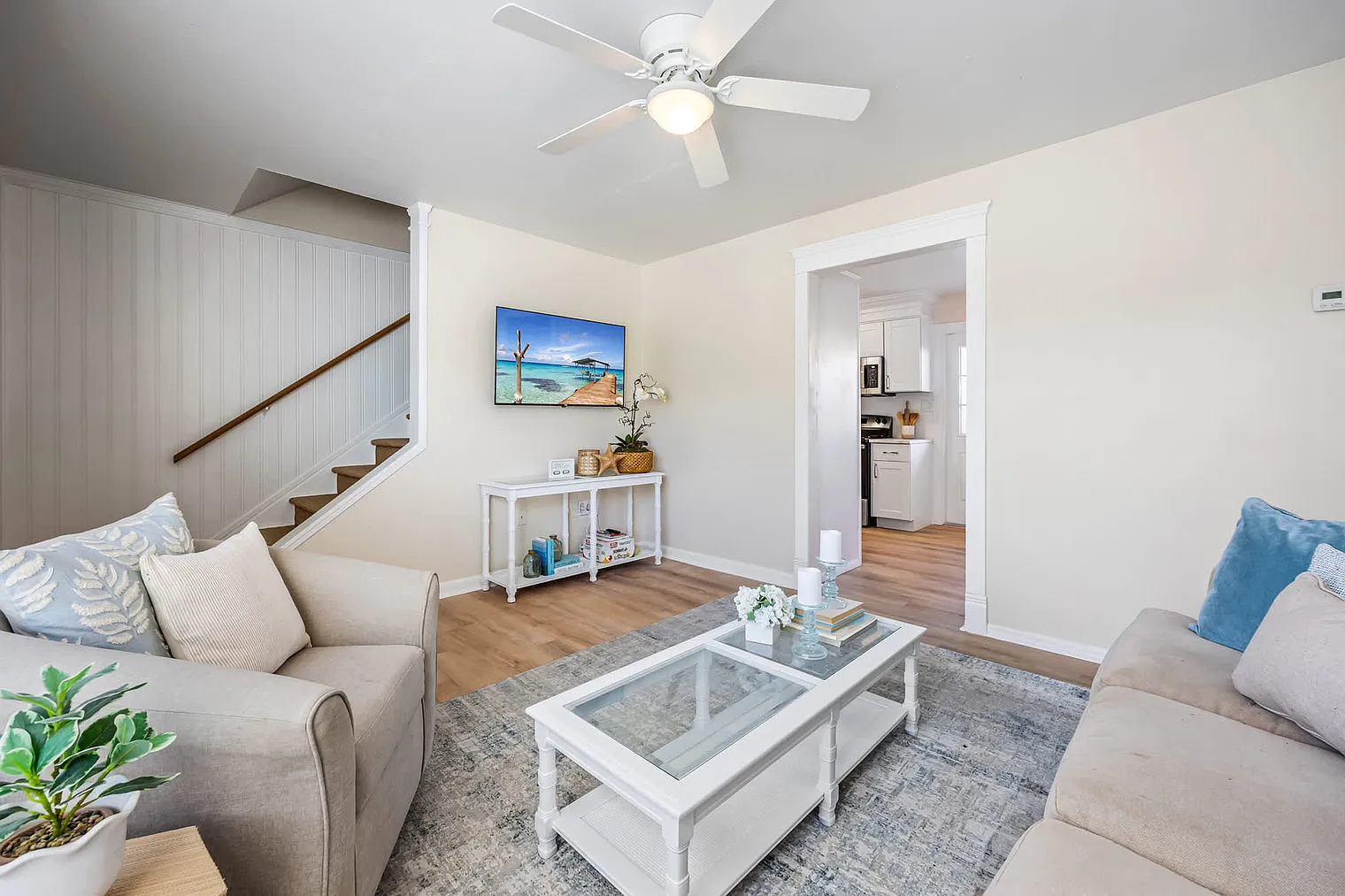 2 bed, 1.0 bath, $2,978 — Photo 3