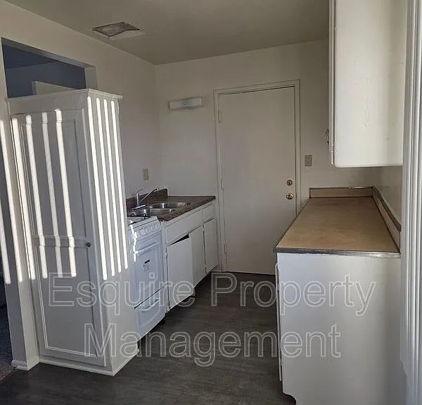 125 Hill St #4 — Photo 8