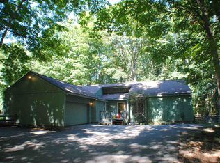 2080 Rivage Dr, Harbor Springs, MI 49740