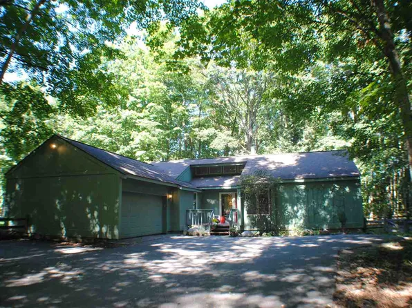 2080 Rivage Dr, Harbor Springs, MI 49740