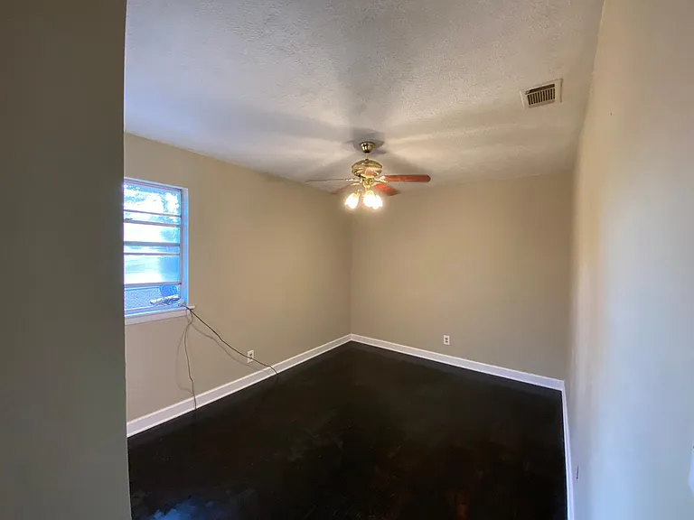 3211 Iantha St — Photo 14
