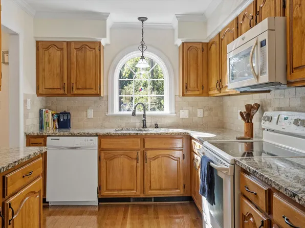 6707 Queen Annes Dr, Raleigh, NC 27613
