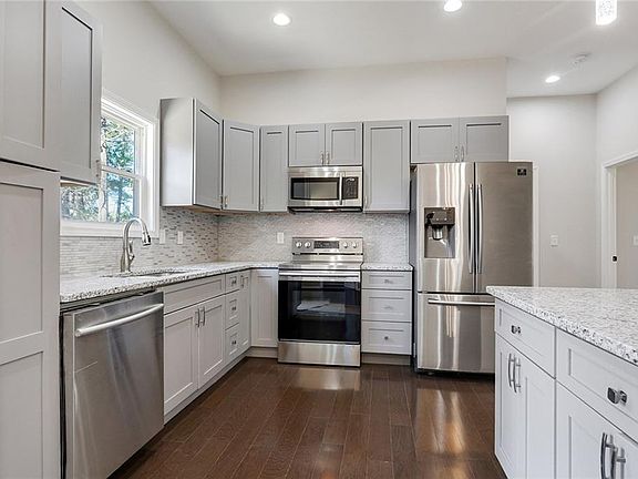 4th image of 3720 Eagle Woods Cir