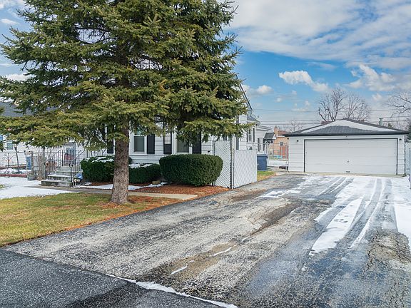 2nd image of 10037 Merton Ave
