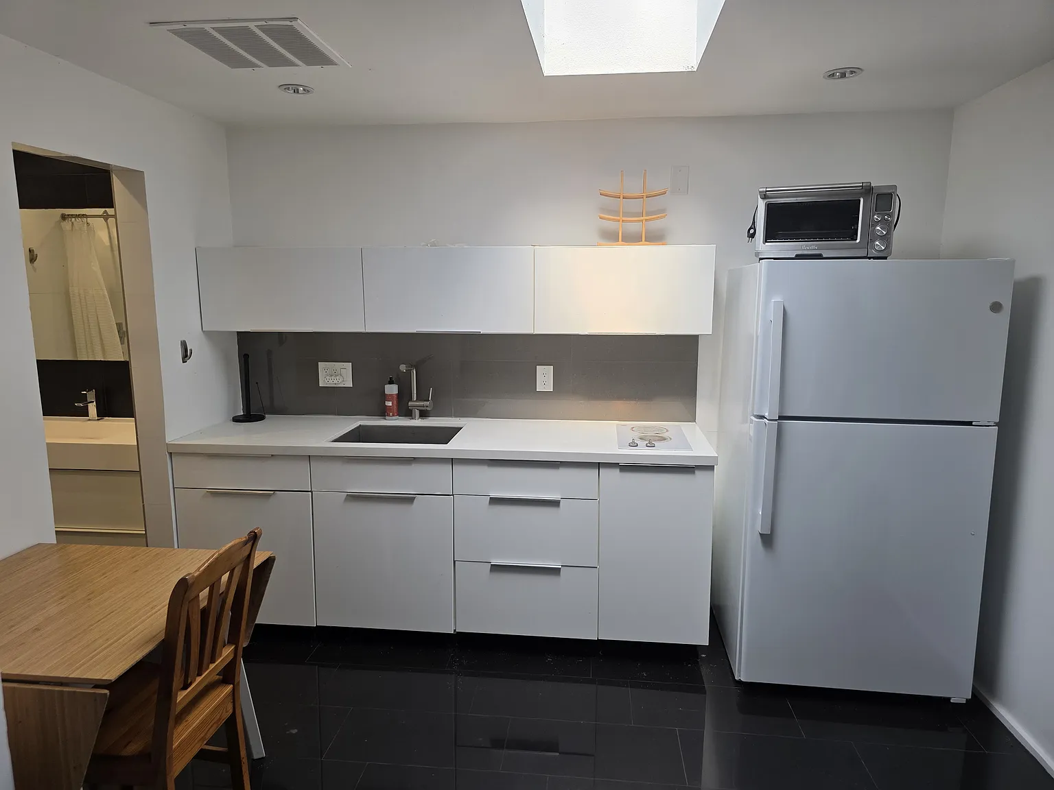 Studio, $1,850 — Photo 2
