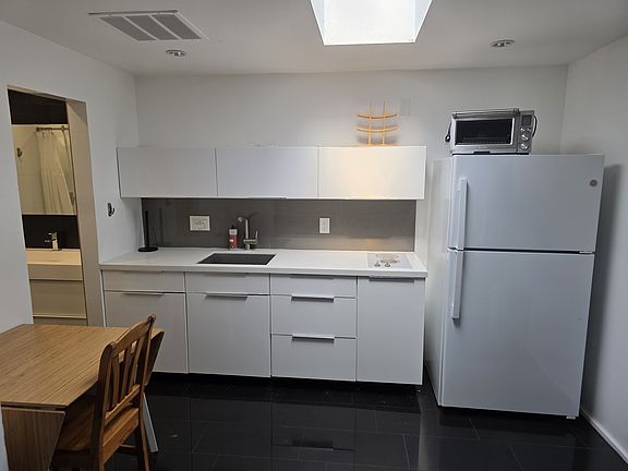 2nd image of 1613 Cota Ave #B