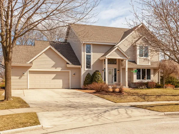 N40W6842 Cottonwood Ct, Cedarburg, WI 53012