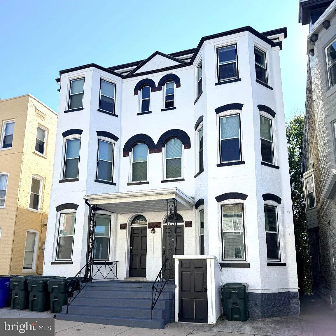 2 bed, 1.0 bath, 5250 sqft, $1,095 — Photo 1