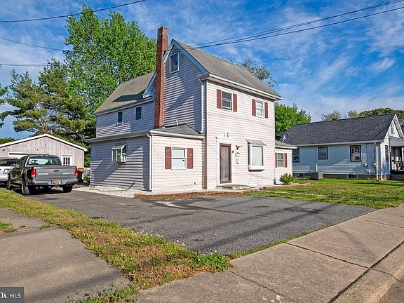 3rd image of 519 N Washington St
