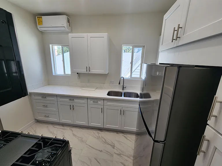 737 N Ridgewood Pl #1/2 — Photo 8