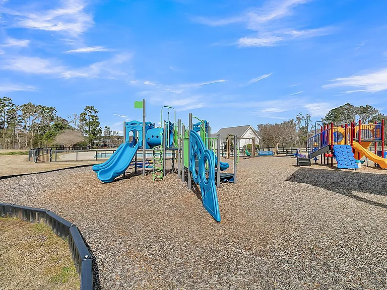 534 Alderly Dr — Photo 44