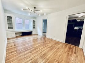 13318 Madison Ave, Lakewood, OH