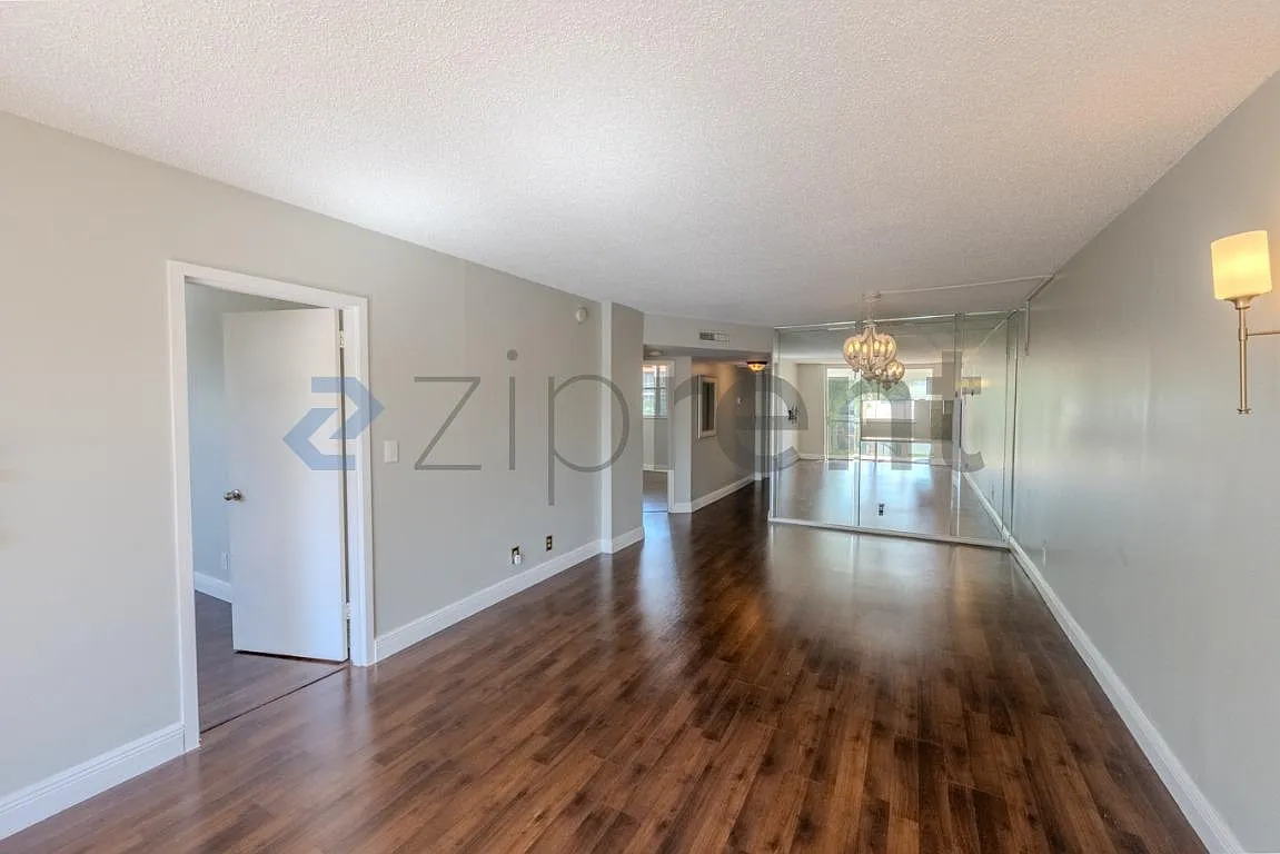 2 bed, 928 sqft, $2,000 — Photo 1