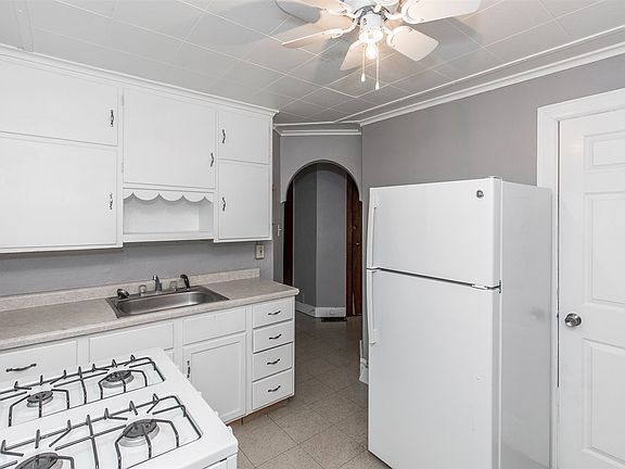 3rd image of 2627 15th Ave