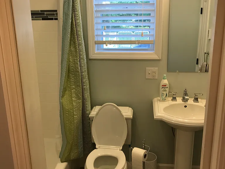 1st floor bathroom en suite