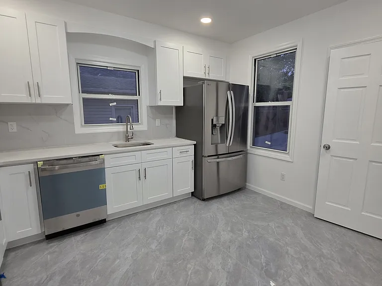 Fremont Ave — Photo 35