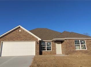 2012 Maple Ct, Gentry, AR 72734