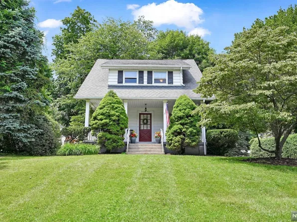 74 S 5th St, Park Ridge, NJ 07656