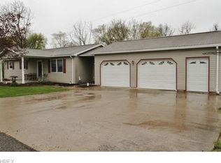 6535 Pinecrest Dr, Zanesville, OH 43701