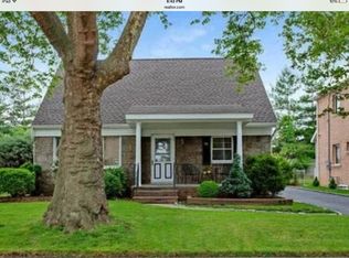 53 Peter Ln, New Hyde Park, NY 11040