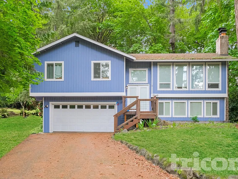 7540 Grahns Ln NE — Photo 1