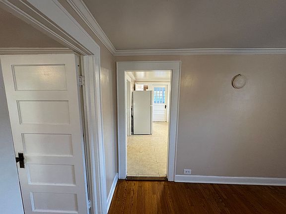 3rd image of 714 E Sharpe St