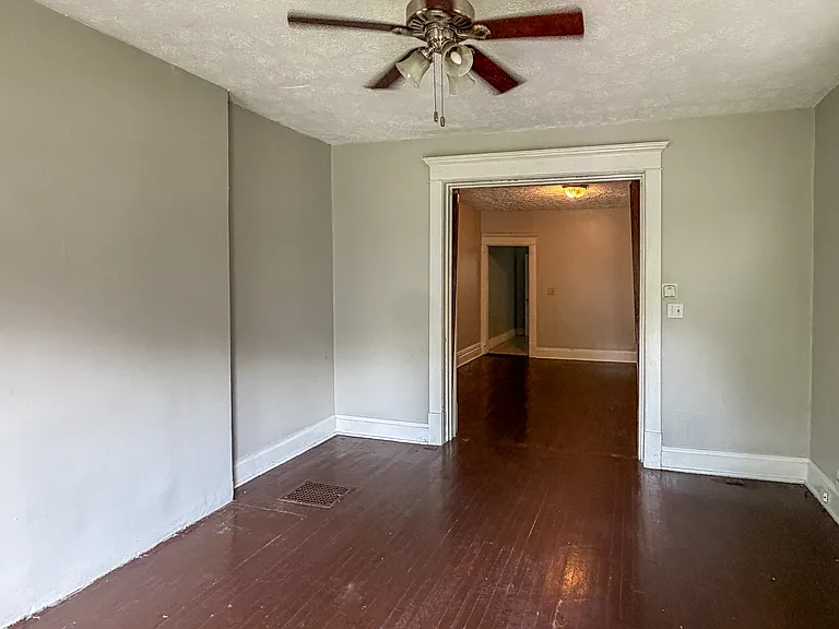414 14th Ave — Photo 2