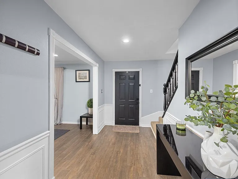 827 Thicket Ln #827 — Photo 2