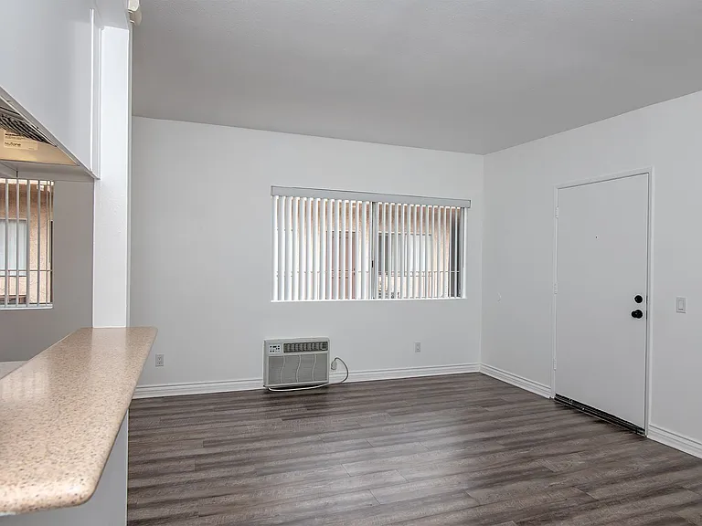 520 W. Wilson — Photo 5