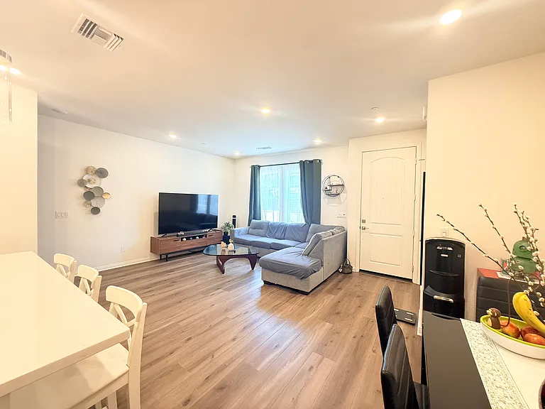 3925 E Carmel Privado — Photo 9